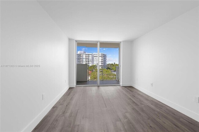 Building Photo - 1300 NE Miami Gardens Dr