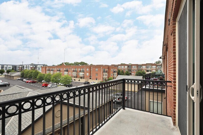 Building Photo - 511 W 1st Ave