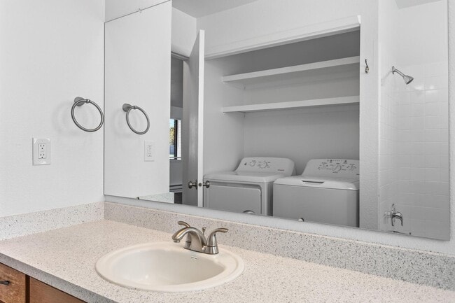 Building Photo - Large Luxury home complete with Washer and Dryer! Large Patio area.