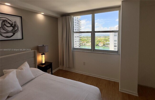 Building Photo - 5701 Collins Ave