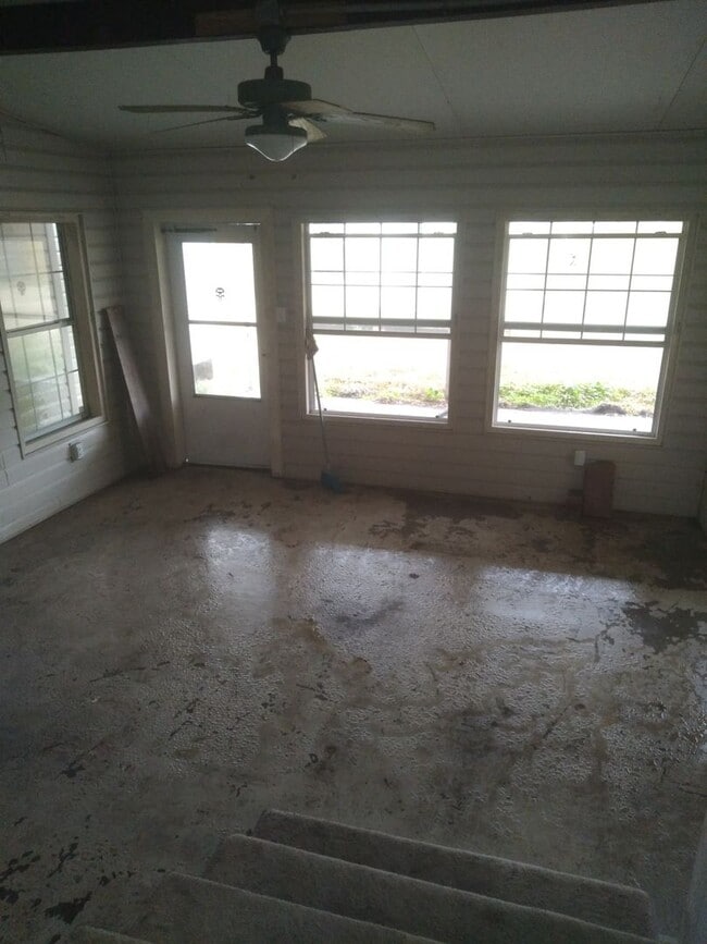 Building Photo - 2/2 Bath House PAISD School!