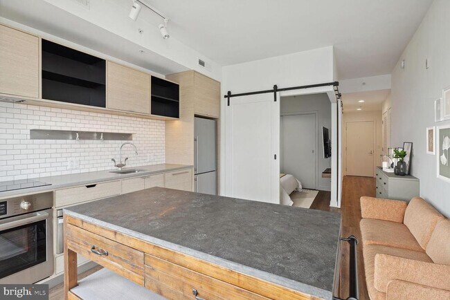 Building Photo - 2030 8th St NW