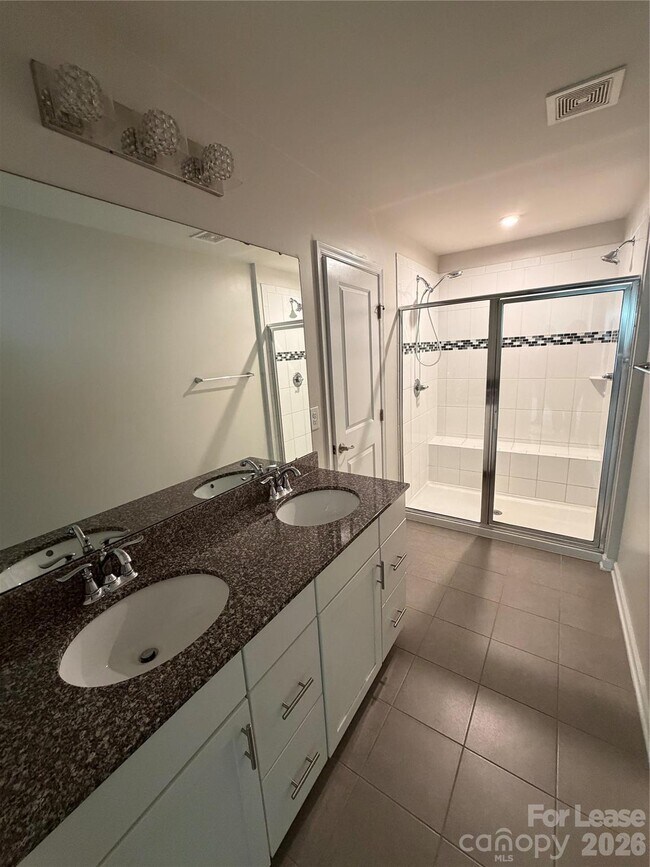 Building Photo - 318 Willow Wood Ct