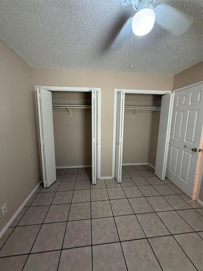 Building Photo - 1402 Westcott Dr