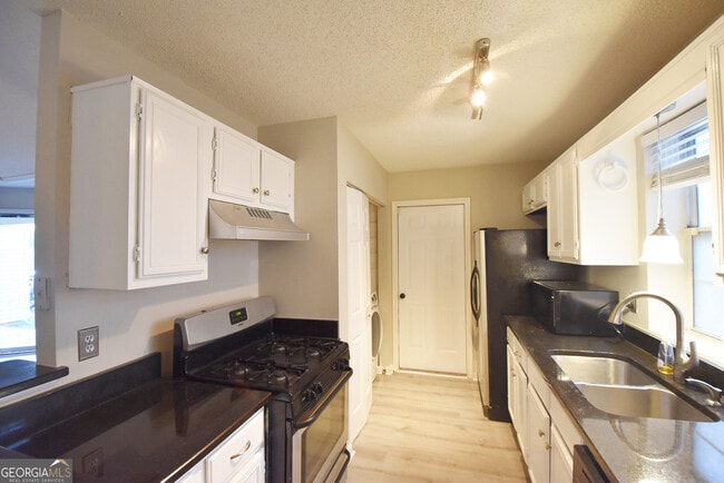 Building Photo - 571 N Fairfield Dr