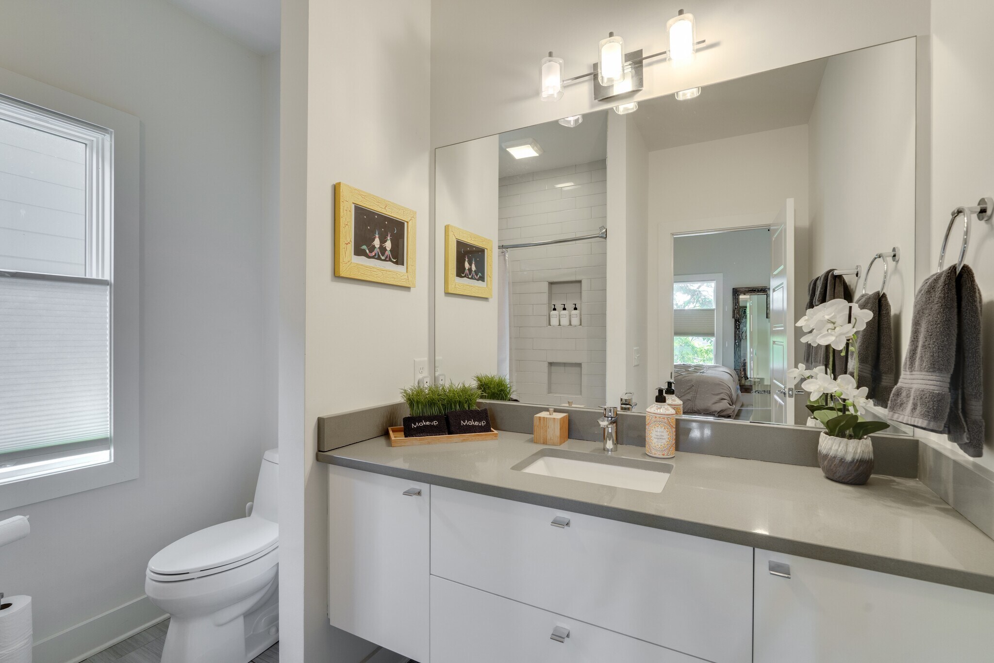2nd Bedroom EnSuite Bathroom with Tub Shower Combo - 1910 11th Ave N