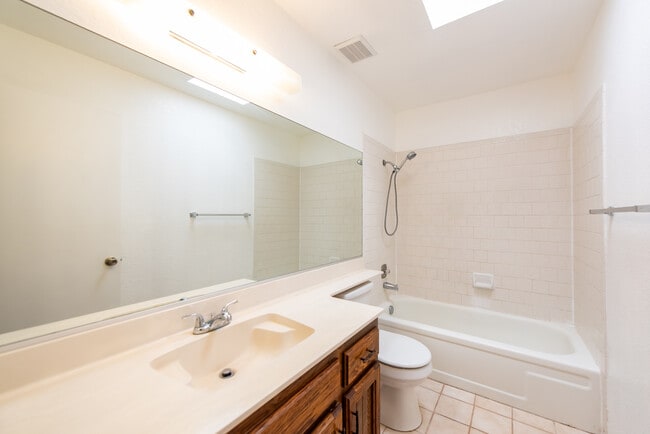 Building Photo - 514 W 37th St