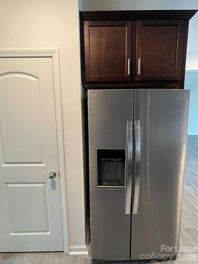 Building Photo - 809 Alexander Commons Dr