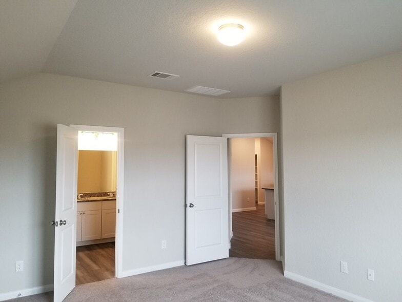 Building Photo - 210 Holland Pk