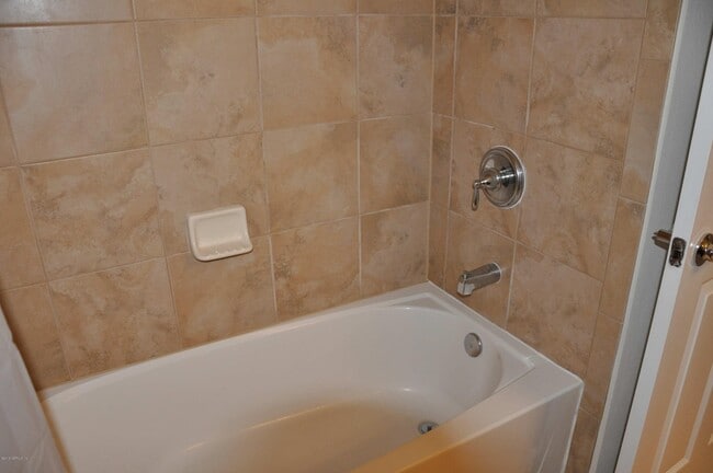 Building Photo - 13528 Montecito Pl