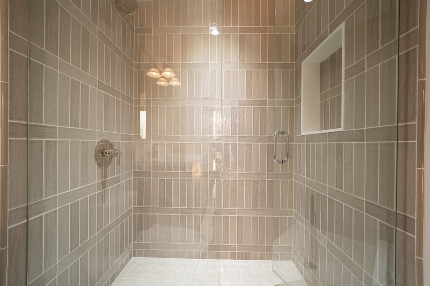 Building Photo - 1550 S Greenway Dr