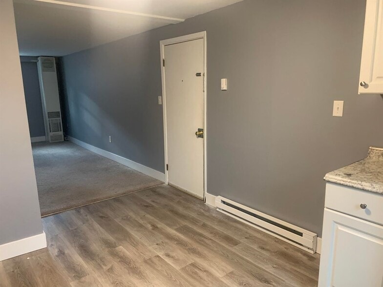 Building Photo - 354AB Main, 3