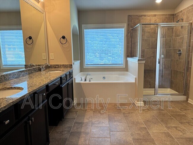 Building Photo - 1065 Township Cir