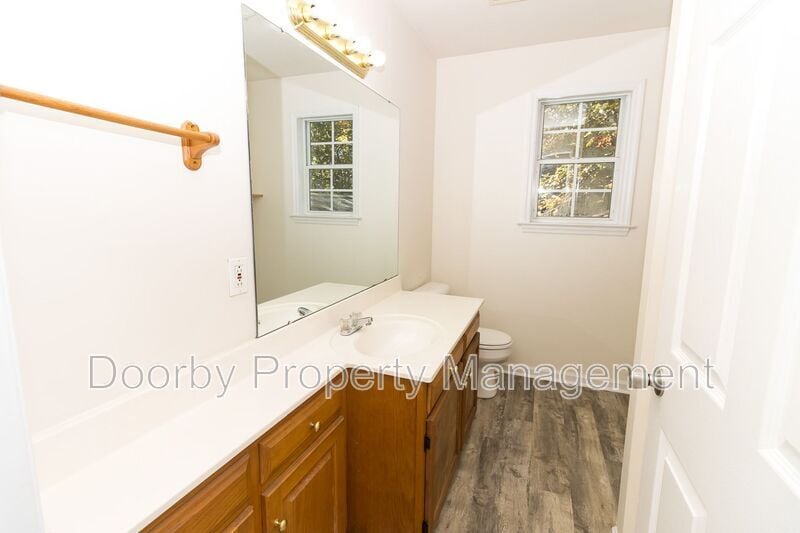 Building Photo - 1004 Roselawn Dr