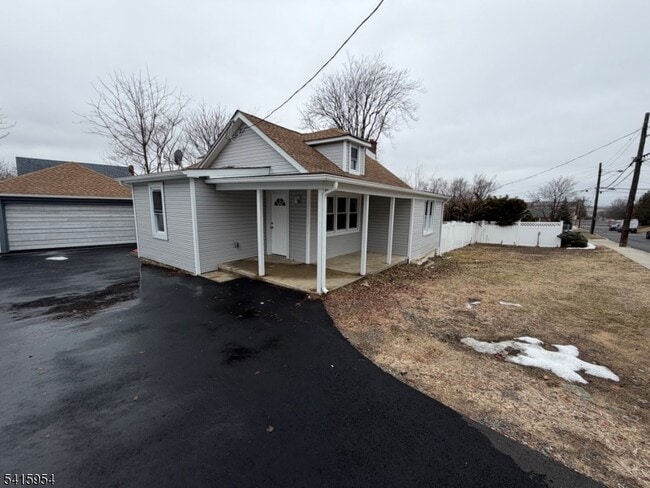 Building Photo - 37 Quaid St