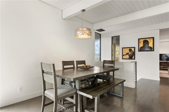 Building Photo - 3339 N Knoll Dr