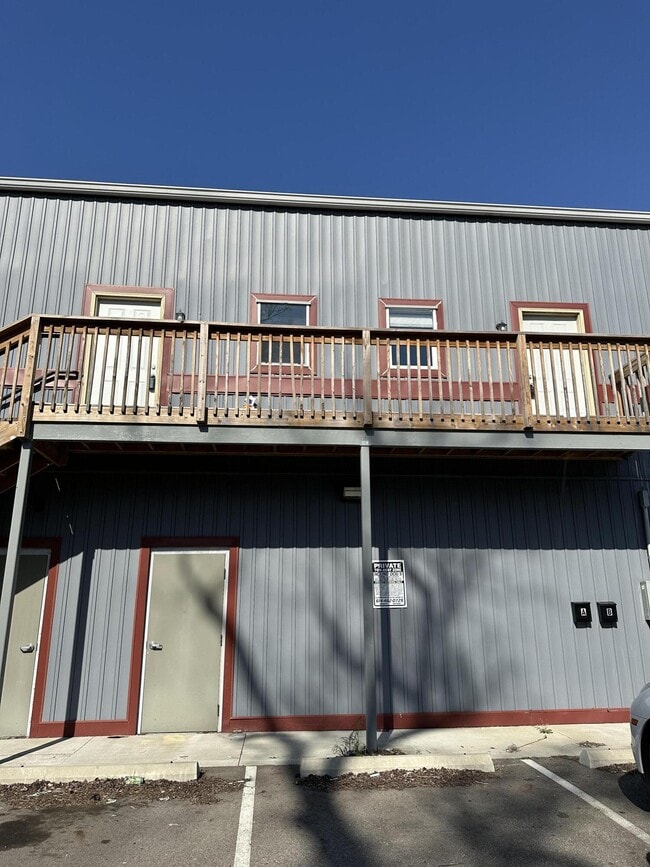 Building Photo - 836 S Hamilton Rd