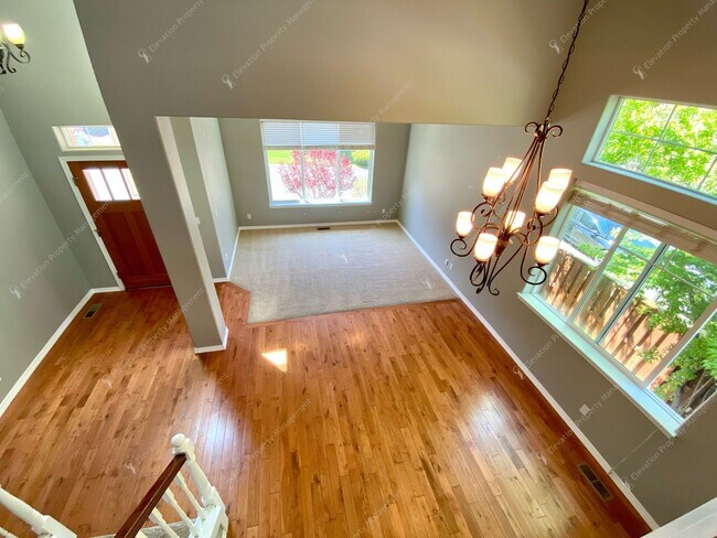 Building Photo - Spacious Corner Home with Community Pool in Prime SW Bend Location