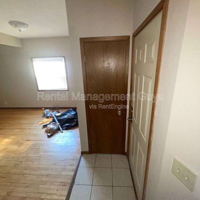 Building Photo - 3319 Longfellow Ave