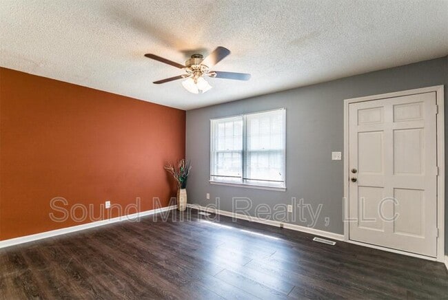 Building Photo - 663 Raymond Dr
