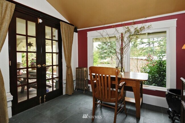 Building Photo - Big Charm in Madison Valley 4 bd 3 ba