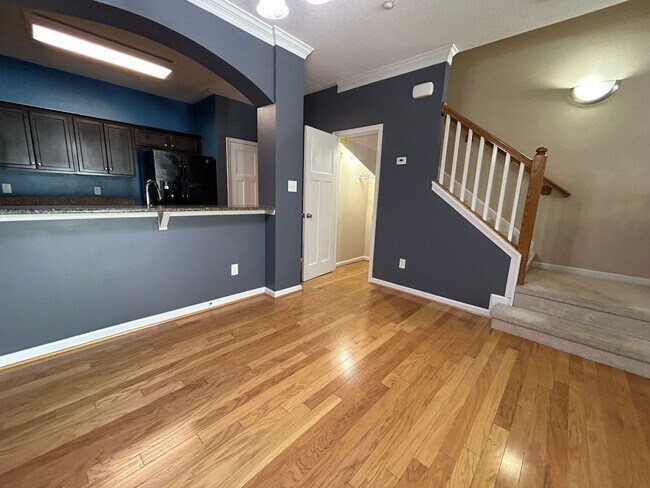 Building Photo - Waterfront Living at Its Finest in Norfolk, VA