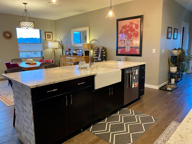 kitchen and dinning room - 151 Starbuck Cir