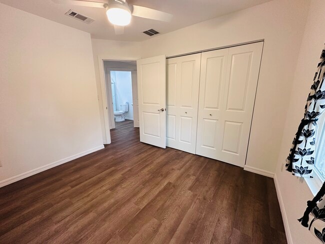 Building Photo - 329 NE 2nd St