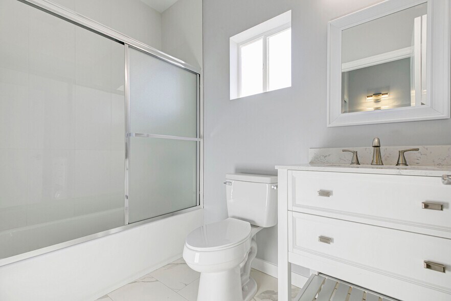 Building Photo - 10499 Yolanda Ave