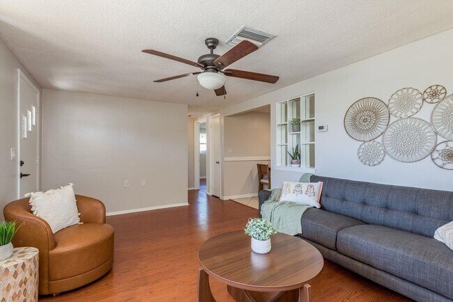 Building Photo - 1748 Colmar Dr