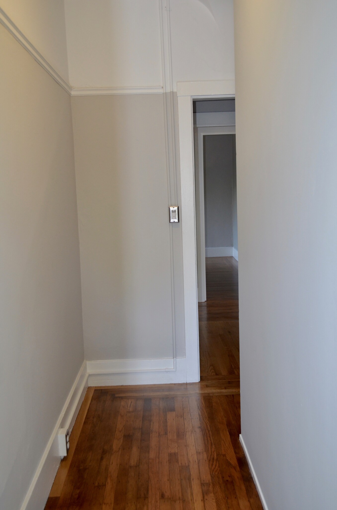 entrance hallway - 568 Merrimac St