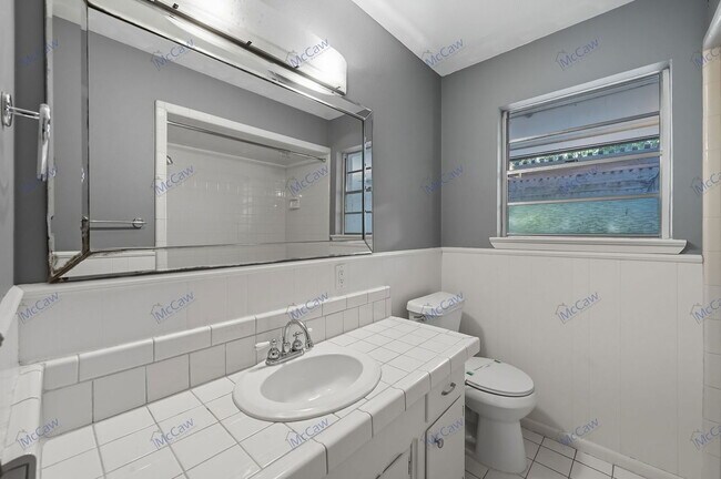 Building Photo - 705 Scottsdale Dr