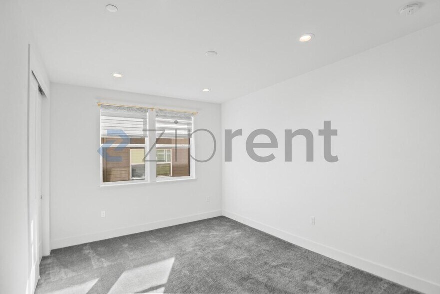 Building Photo - 1107 Lorenzini Lp