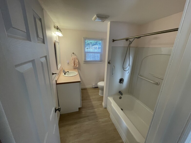 Bathroom - 8709 Highland Ave SW