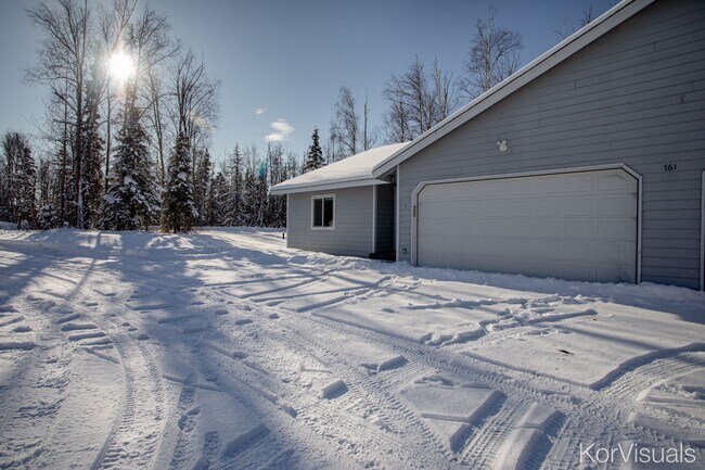 Building Photo - 761 Selina Ln