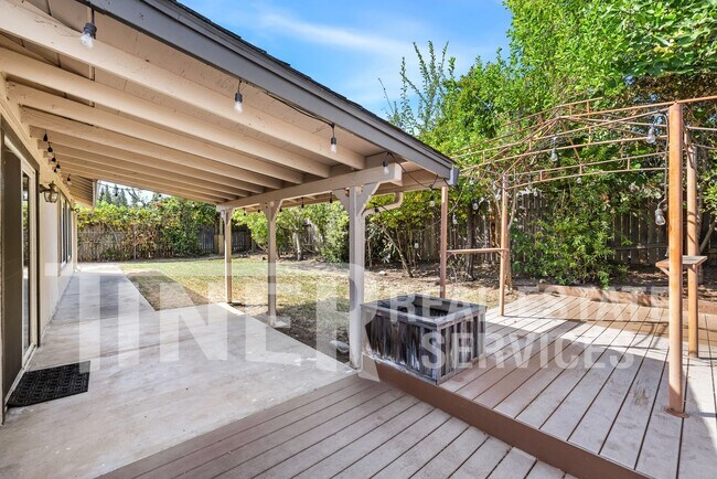 Building Photo - 639 Flower Dr