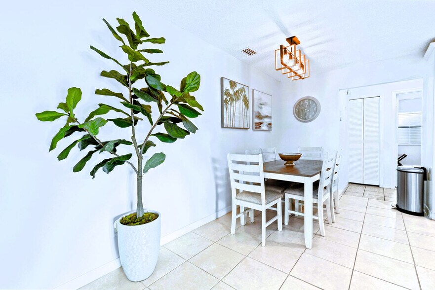 Building Photo - 9130 E Highland Pines Blvd