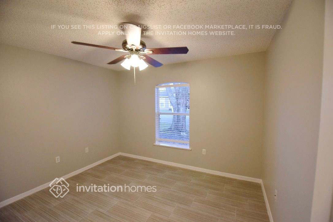 Building Photo - 5740 Oakwood Knoll Dr