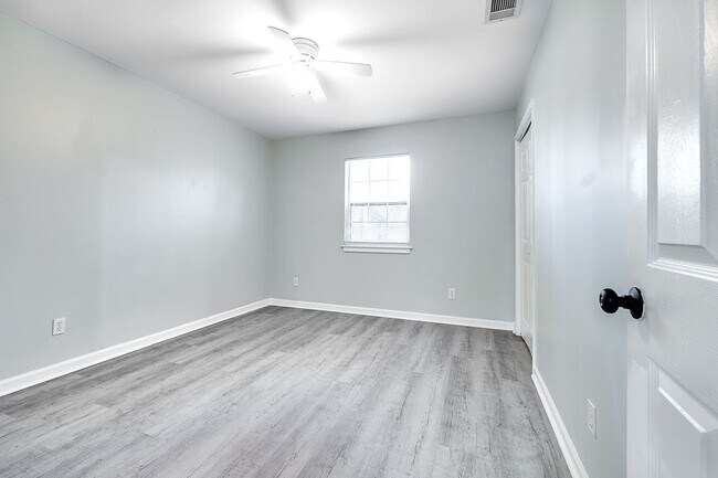 Building Photo - 803 Ash St Ext