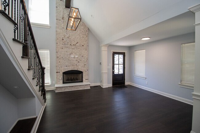 Building Photo - Charming 3-Bed, 3.5-Bath Home Near Augusta...