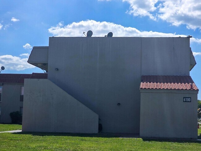 Building Photo - 6100 Forest Hill Blvd