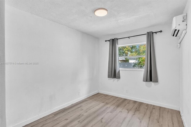 Building Photo - 1517 NW 8th Ave