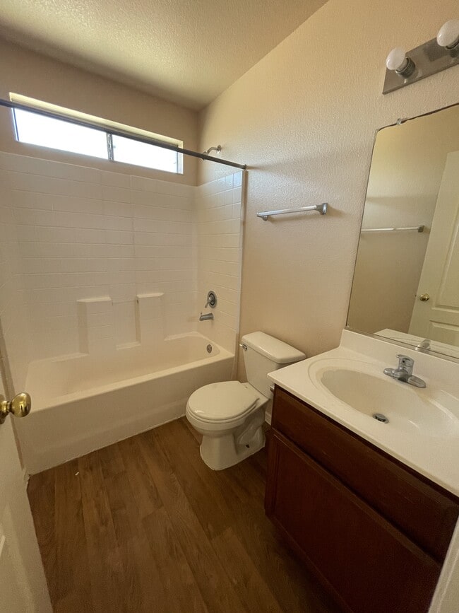 Building Photo - 3425 Scarlet Point Dr