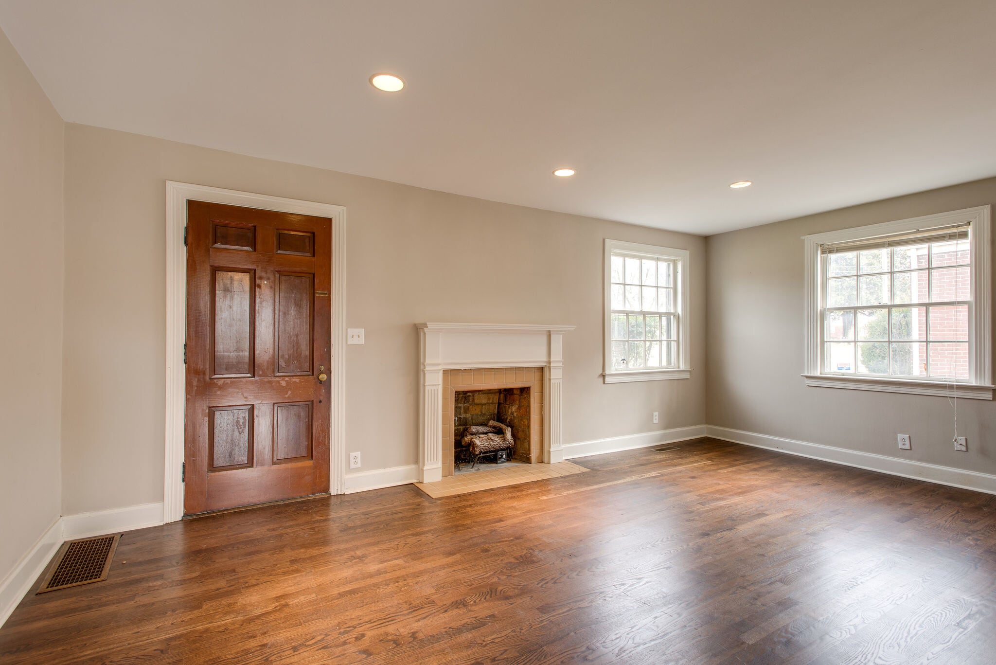 Building Photo - 253 Thuss Ave