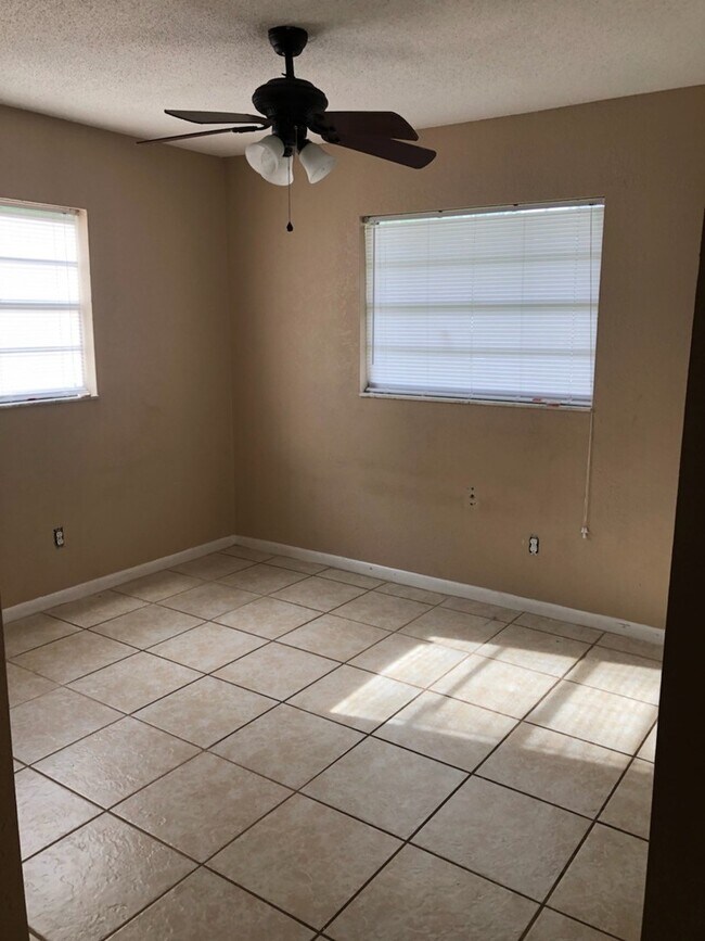 Building Photo - Winter Haven Rental!