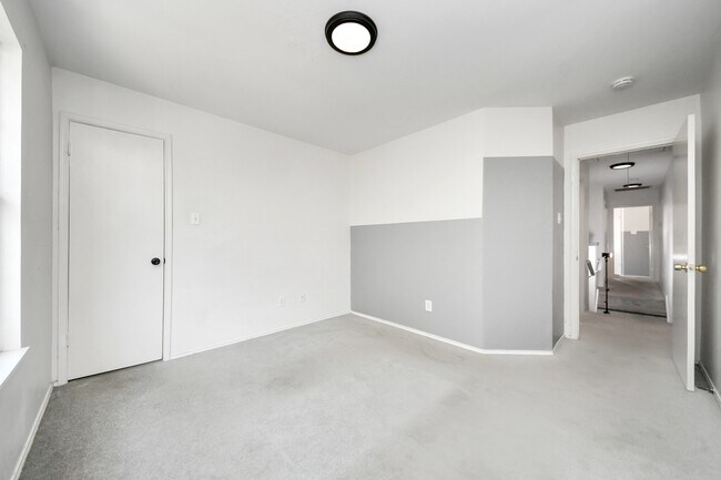 Building Photo - 10217 Teneha Dr