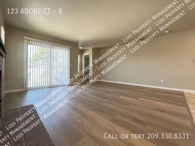Building Photo - 123 Adobe Ct