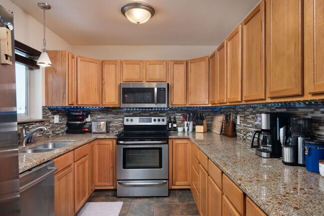 Building Photo - 3 bed 2 bath condo in Belgrade