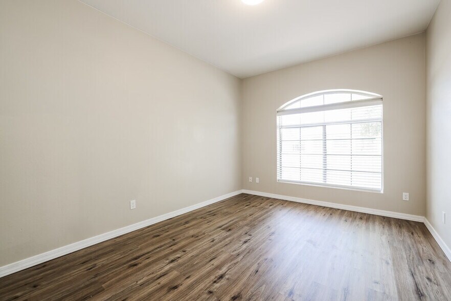 Building Photo - 9970 E Paseo San Bernardo