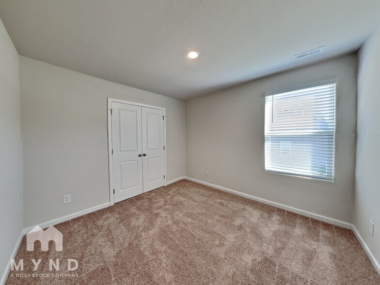 Building Photo - 402 Ivy Bank Dr